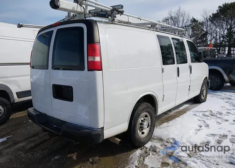 2016 Chevrolet Express 2500 Work Van z USA, uszkodzony, nr VIN 1GCWGAFF8G1332862